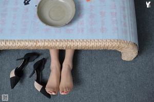 [异 思 趣向 IESS] Model Xiaoxiao „Mój instruktor kaligrafii” Piękne nogi i stopy