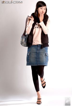 Modelo Zhang Di "Denim Short Skirt Jogando Elegante" [Ligui LiGui] Foto de belas pernas e pés de jade