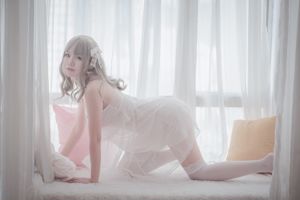 Yoko Tanaka „Biała jedwabna sukienka” [Lolita COS]