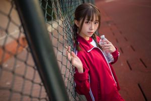 Kitaro_Kitaro "หญิงสาวในชุดกีฬาสีแดง"