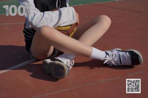 [IESS Duizend-en-een-nacht] Model Strawberry "Basketbal spelen met vriendin 2" met mooie benen in kousen
